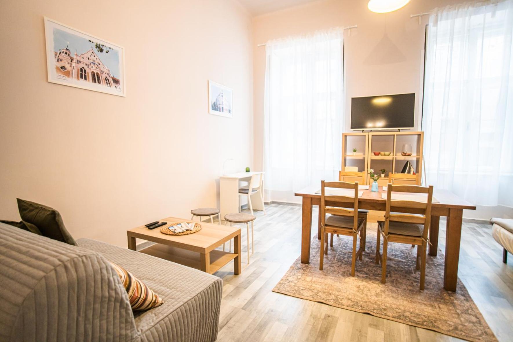 Spacious Apartment In Central Кечкемет Экстерьер фото