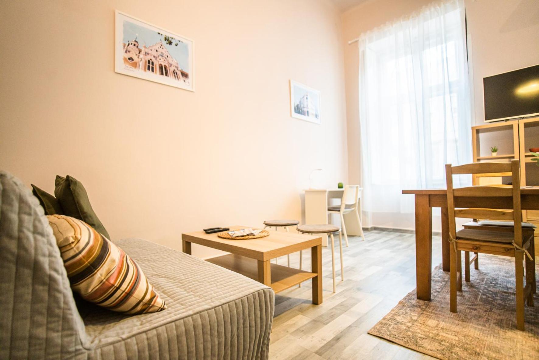 Spacious Apartment In Central Кечкемет Экстерьер фото